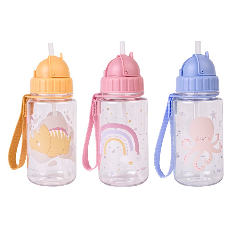 Botella con pajita y colgador verde