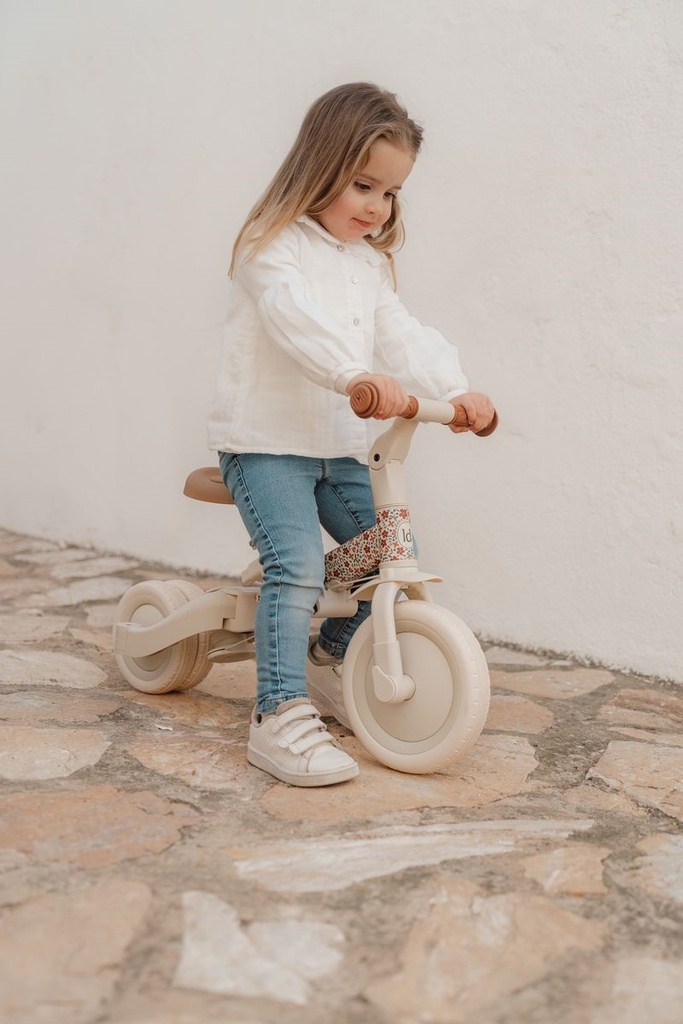 Triciclo con barra 4 en 1 blanco flores